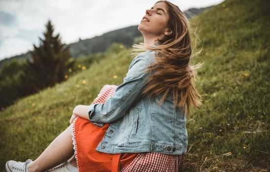 成熟女人爱男人的表现，教你看懂女性心理