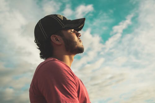 喜欢了两个人男人，该怎么选择？