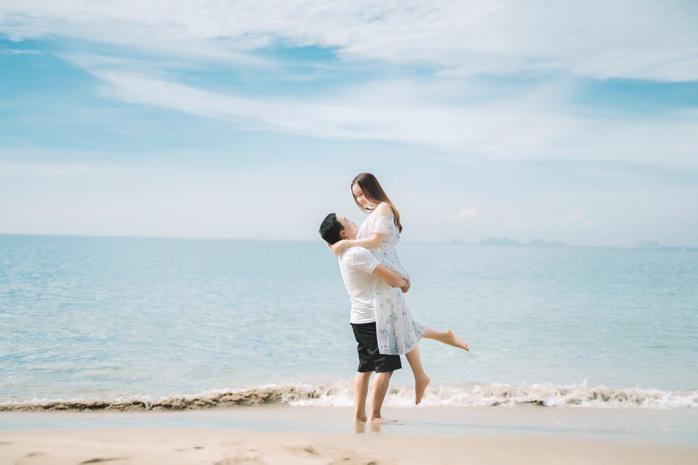 他说离婚娶我却一直拖着我该怎么办，聪明女人这样挽回